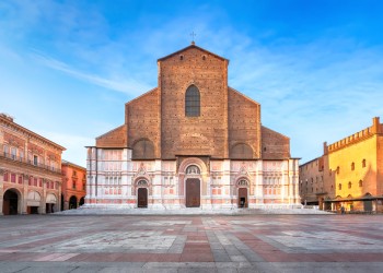 Discover Bologna: Porticoes, Monuments and Culture