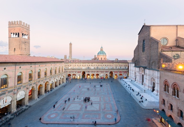 Discover Bologna: Porticoes, Monuments and Culture